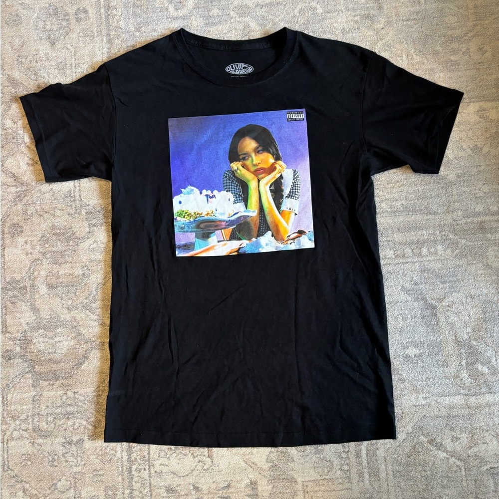 Olivia Rodrigo sour t-shirt medium